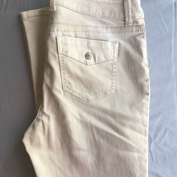 Chico’s Platinum Denim - Picture 4 of 6